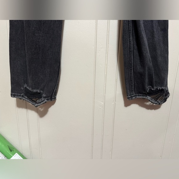 Abercrombie and Fitch distressed black jeans, straight leg, high waist - Picture 5 of 5